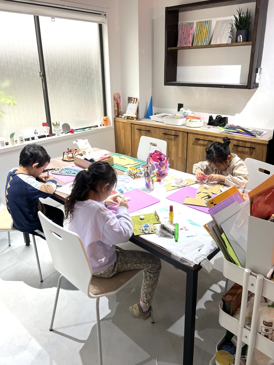 アトリエでの制作風景