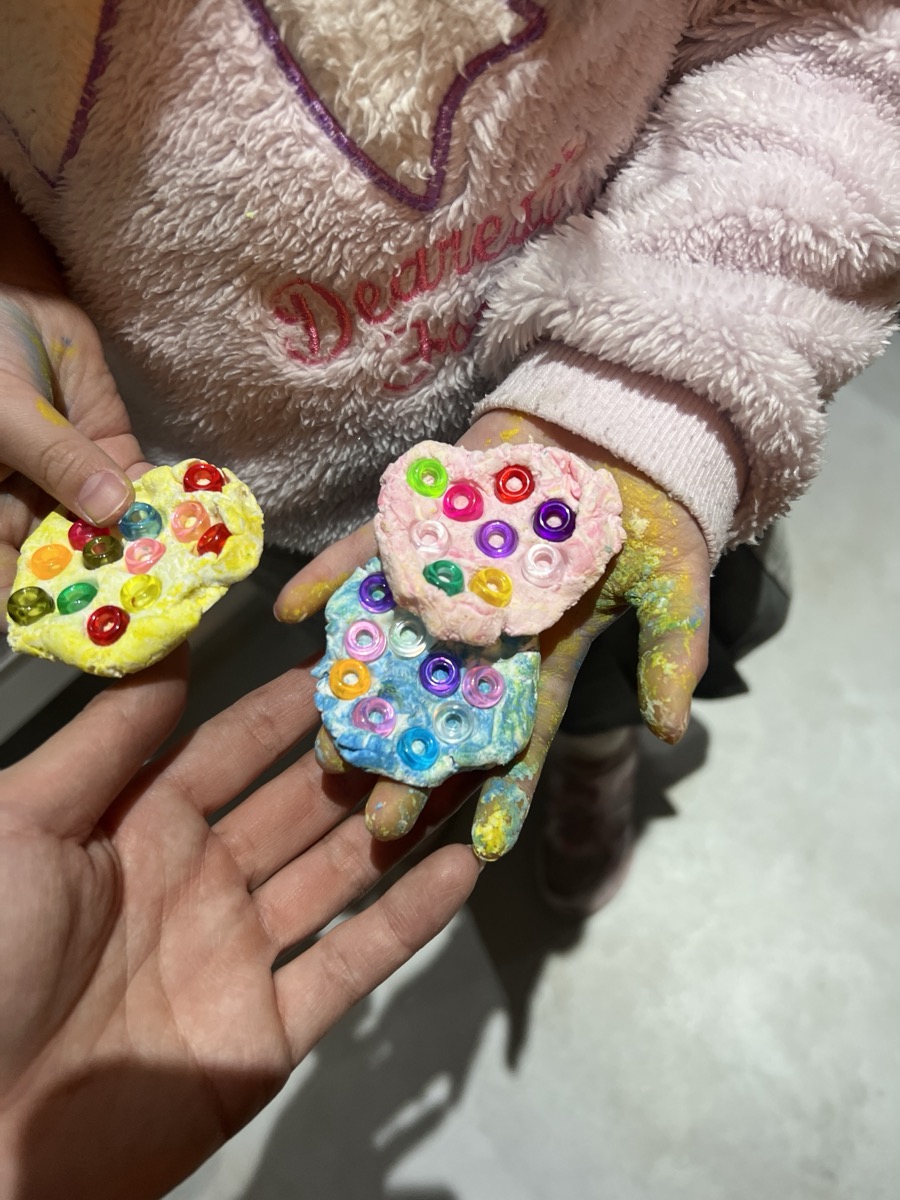 手作りの粘土チャーム